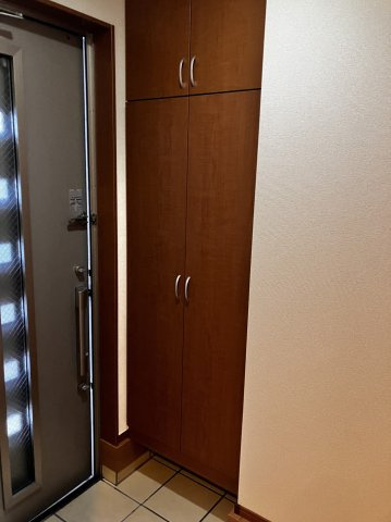 ６４０７２　岐阜市早田東町中古戸建ての玄関