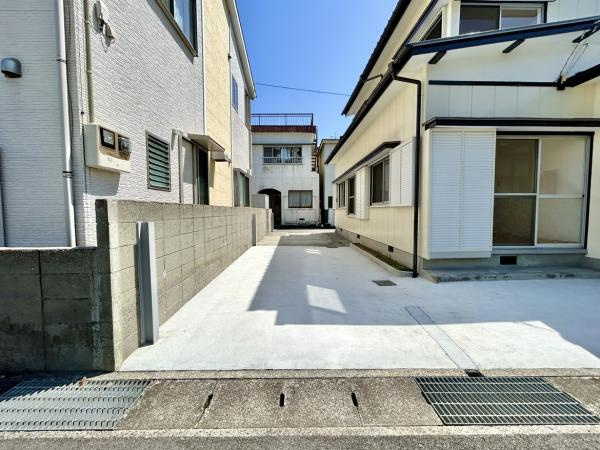 高知市五台山 中古戸建ての駐車場