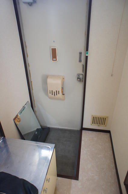 内山ハイツの玄関