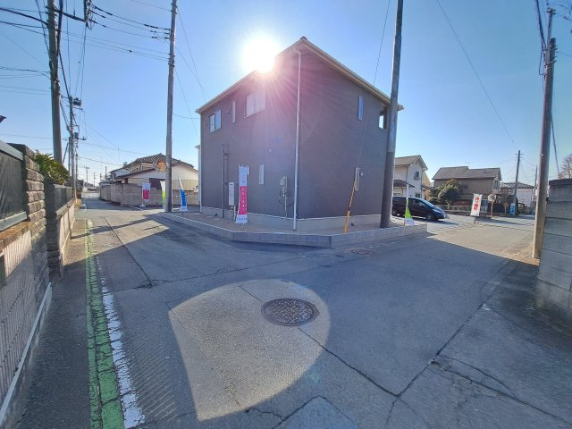 新築　桐生市新里町新川第1　クレイドルガーデン　１号棟の前面道路含む現地写真|現地写真　西側接道幅員約4.1ｍ　北側接道幅員約4ｍ