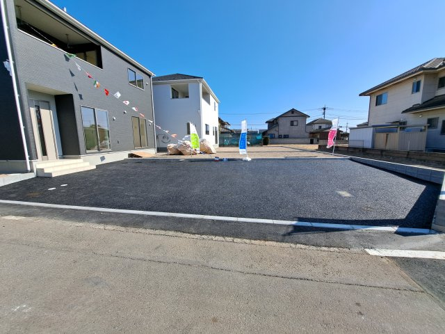新築　桐生市新里町新川第1　クレイドルガーデン　１号棟の駐車場|現地写真　駐車スペースは並列3台分可能です！
