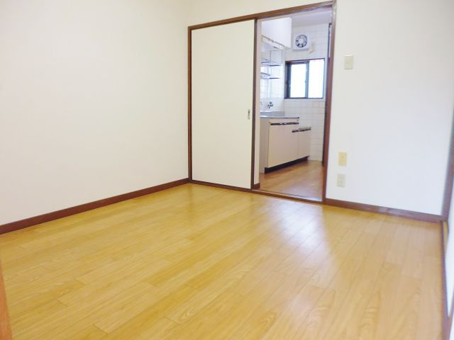 押部マンションの洋室