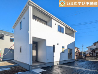 【外観】 | 【完成済み】清潔感ある白を基調としたシンプルモダンな落ちついた外観！
是非ご内覧ください！実際に現地を見たり内覧してみると夢が膨らみますよね♪