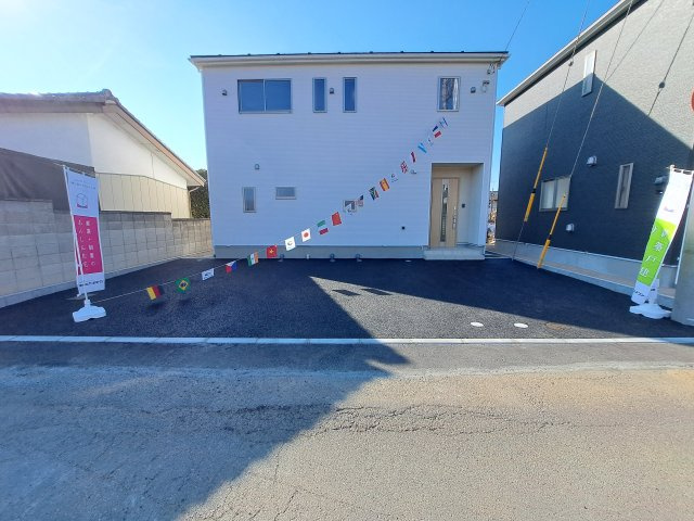 新築　桐生市新里町新川第1　クレイドルガーデン　2号棟の駐車場|現地写真　駐車スペースは並列3台分可能です！
