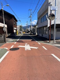 売土地の前面道路含む現地写真