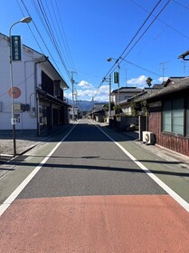 売土地の前面道路含む現地写真