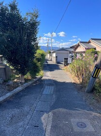 売土地の前面道路含む現地写真
