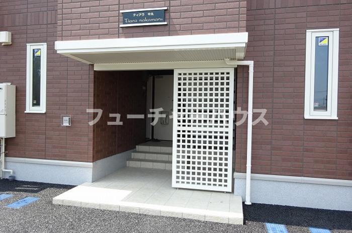 ティアラ　中丸のエントランス