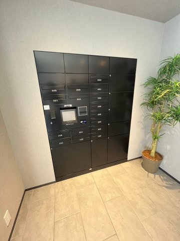 グレースコートのその他共用部分|★宅配ボックス付きで不在時の荷物の受け取りも可能です★
