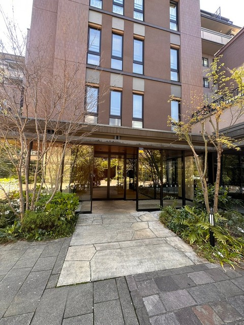 アトラス調布　光の棟のエントランス