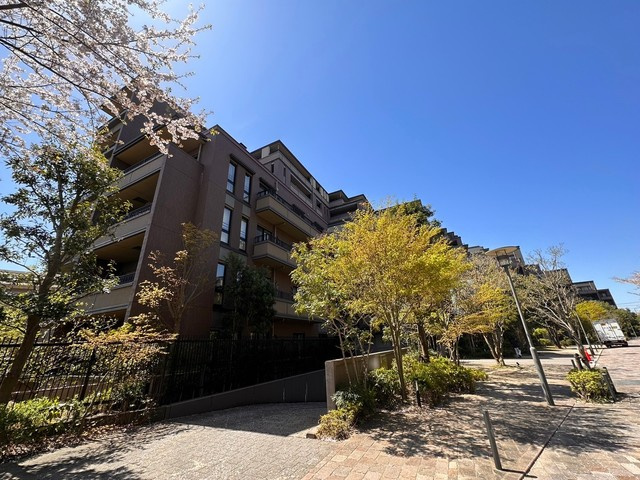 アトラス調布　光の棟の外観