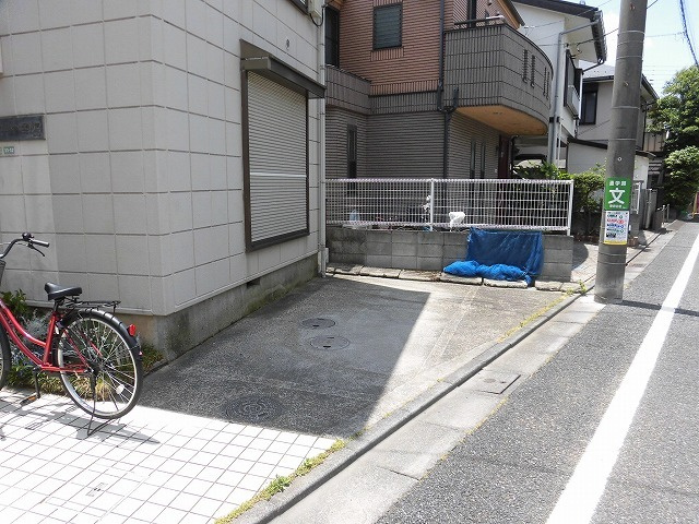 メゾン・ド・エルセの駐車場