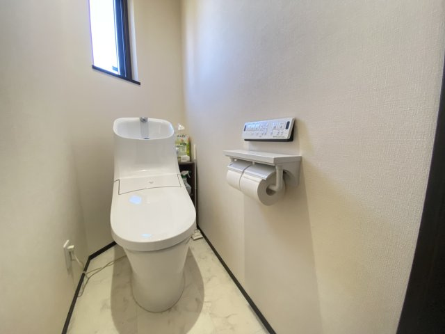 【築浅戸建】熊谷市石原のトイレ