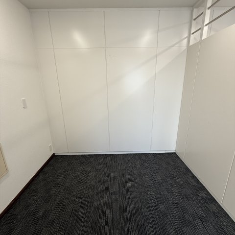 電材ビルの内装