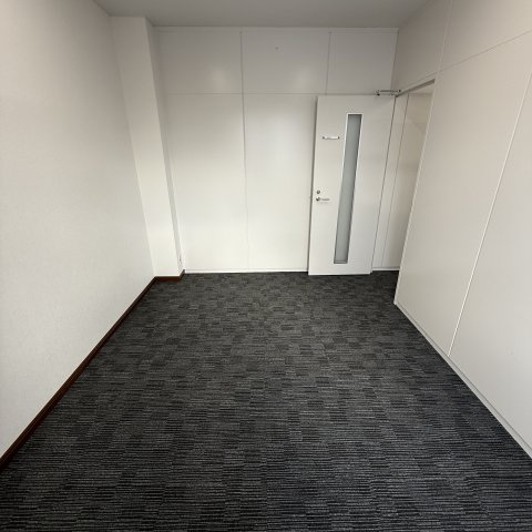 電材ビルの内装