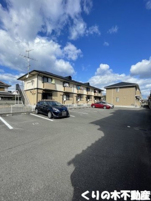 【駐車場】 | エトワールしゅりⅡ | 車をお持ちの方に嬉しい駐車場付きの物件です