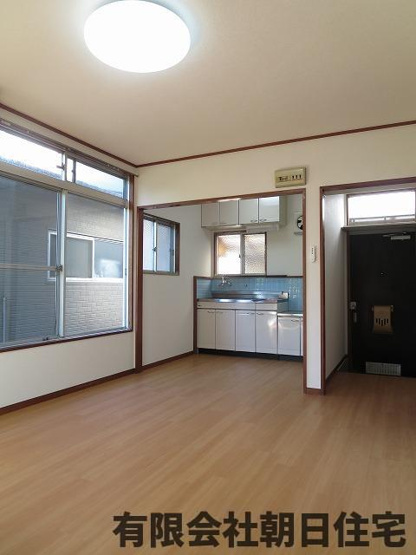 【居間・リビング】 | 上乃木1丁目収益物件 | ゆったり過ごせる居間です