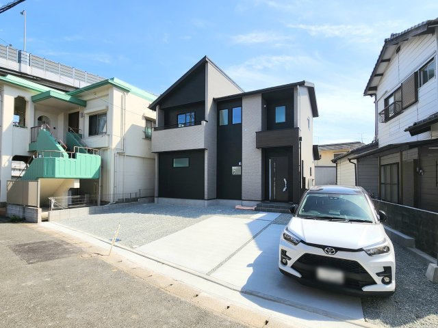 ーAdoble＋アドブル＋ー小倉南区下城野2丁目1期　【小倉南区　新築戸建て】の外観|駐車スペース並列4台♪カッコいいシックな外観です♪【小倉南区　新築戸建て】