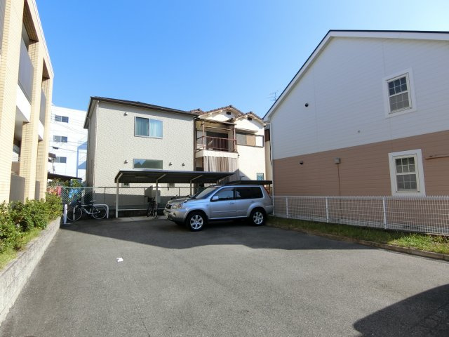 ガルニエの駐車場