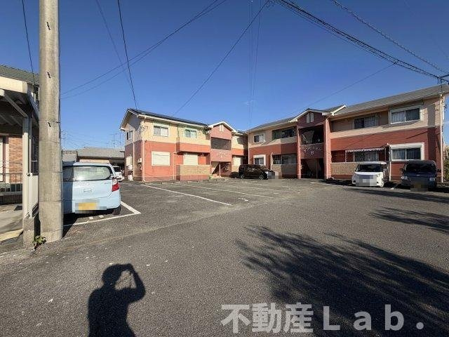 コーポ・アンビション　Aの駐車場