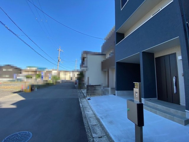 【成約済】乙訓郡大山崎町大山崎尻江の前面道路含む現地写真|前道：北側公道幅員約6.9ｍ間口約5.75ｍ
前道広々としているため、駐車も楽々です♪