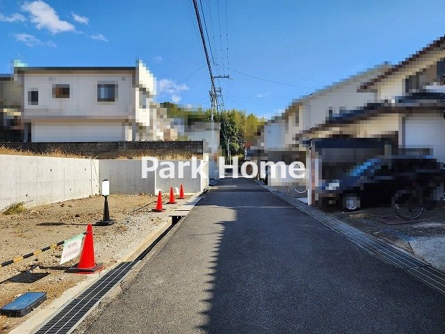 高知市西秦泉寺・西棟-建築条件付き-売土地の前面道路含む現地写真