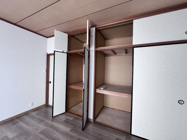 【収納】 | 裾野市千福が丘1丁目 中古住宅 XH05486 | 裾野市千福が丘1丁目　2F洋室押入　リフォーム後