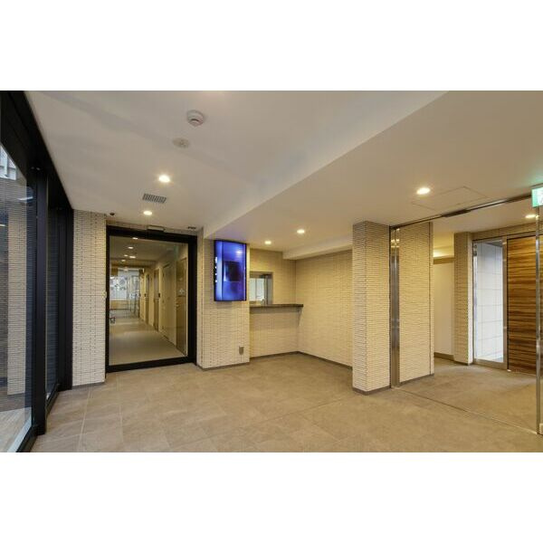 キャンパスビレッジ京都西京極のエントランス