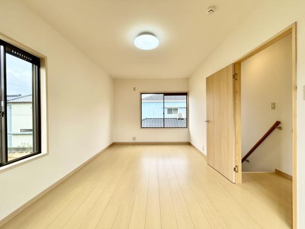 高知市若草町 中古戸建ての洋室|2階東側洋室