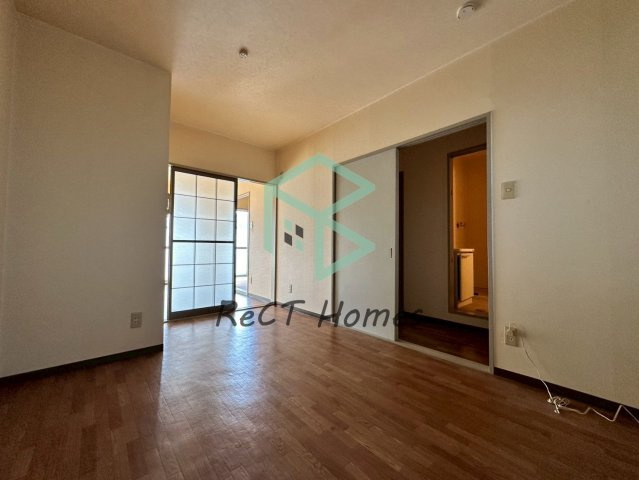 ロイヤル船橋の居間・リビング