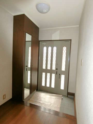 中の島町貸家の玄関