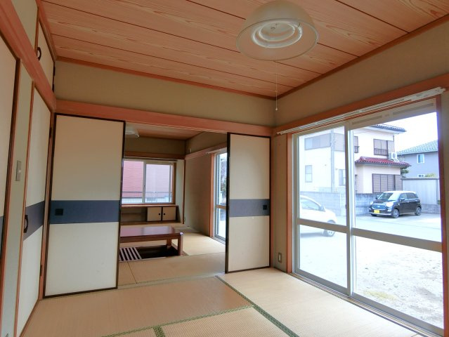 中の島町貸家の居間・リビング