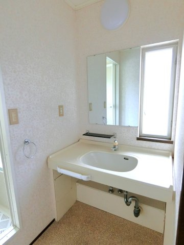 中の島町貸家の独立洗面台