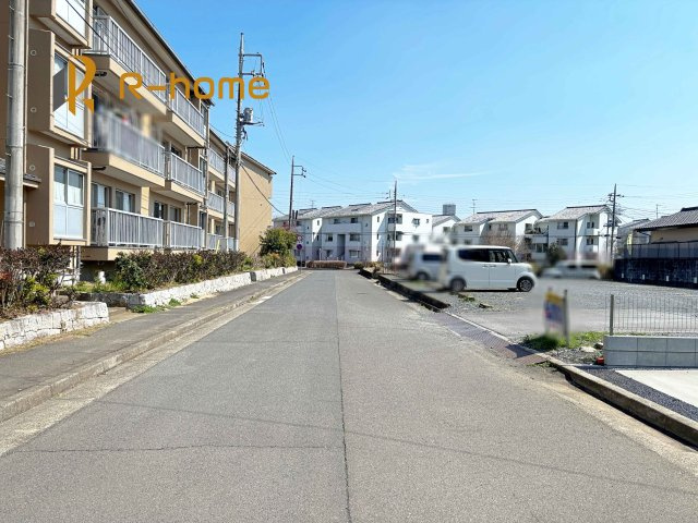 水戸市見和9期　新築戸建て　1号棟の前面道路含む現地写真|堂々！建物完成♪実際のお部屋をご見学可能です♪
ご見学が一番の資料！お気軽にお問い合わせ下さい♪