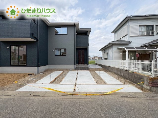 本庄市日の出　1期　新築一戸建て　アーバンスタイル　01の駐車場|お友達が多くても安心☆
敷地内3台分のカースペースあります！！						
