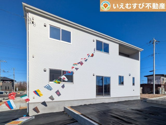 【外観】 | 【完成済み】清潔感ある白を基調としたシンプルモダンな落ちついた外観！
是非ご内覧ください！実際に現地を見たり内覧してみると夢が膨らみますよね♪