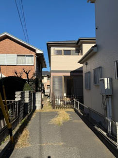 【駐車場】 | 南側道路は当物件で行き止まりで駐車可能です(車庫証明不可)