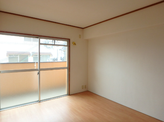 明神マンション2号の洋室