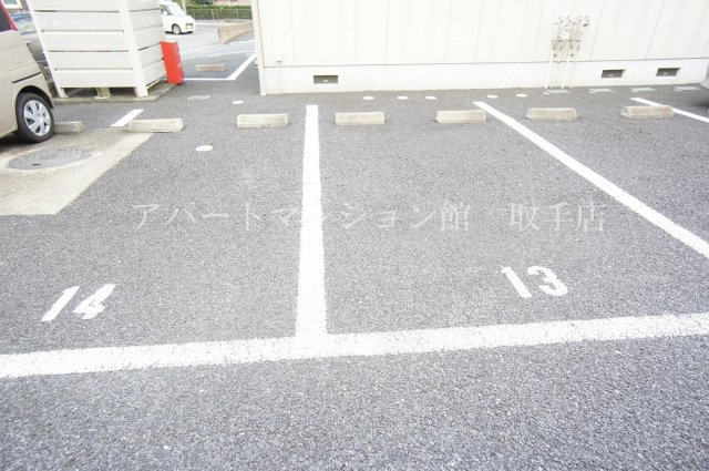フォレスト・コートＢの駐車場