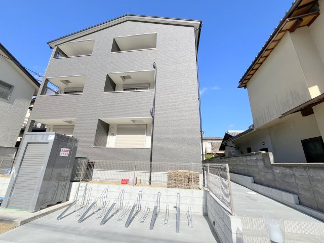 奈良市法蓮町のアパートのエントランス