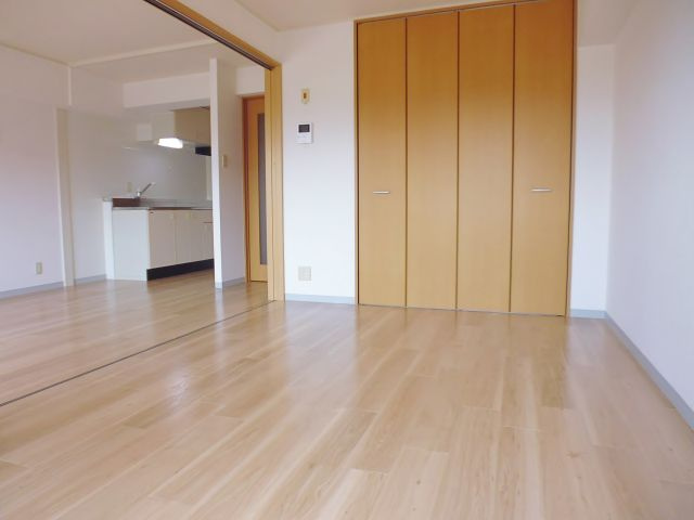 YKハイツ宮の上の居間・リビング