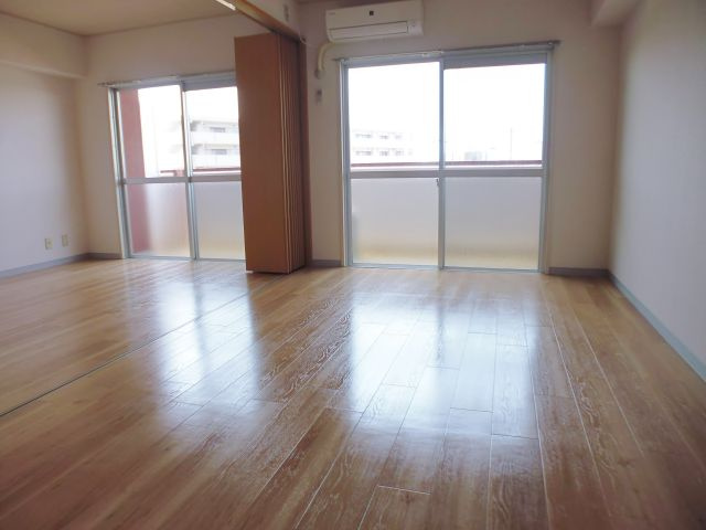 YKハイツ宮の上の居間・リビング