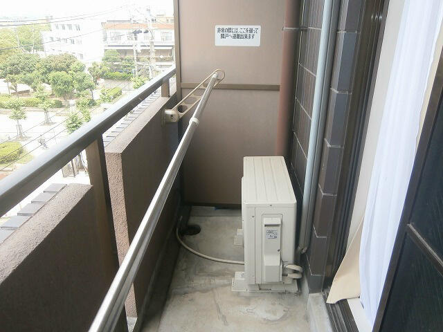 YKハイツ西明石のバルコニー