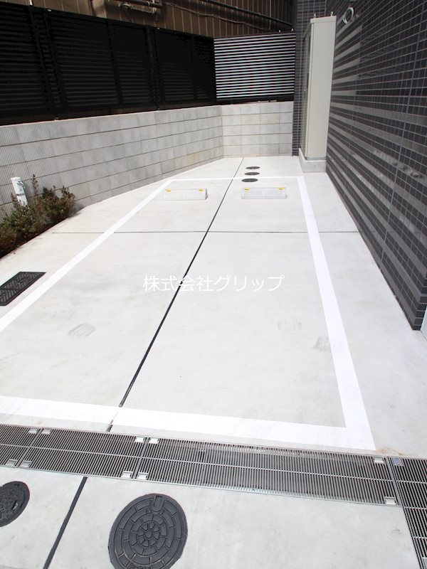 グリシーナ横浜桜木町の駐車場