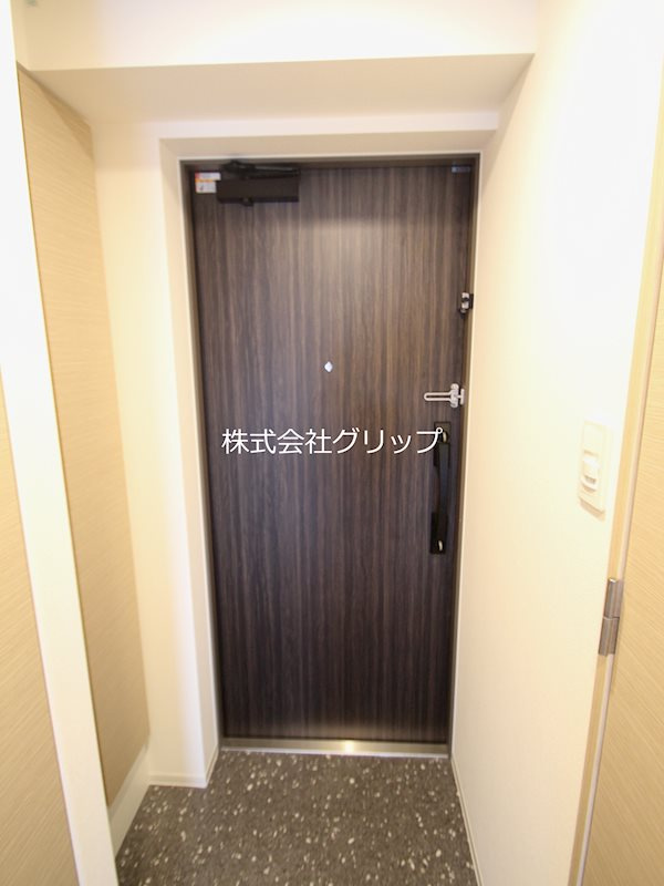 グリシーナ横浜桜木町の玄関