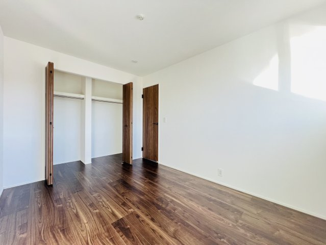 高浜市屋敷町２丁目5-22『仲介手数料無料』新築戸建ての洋室