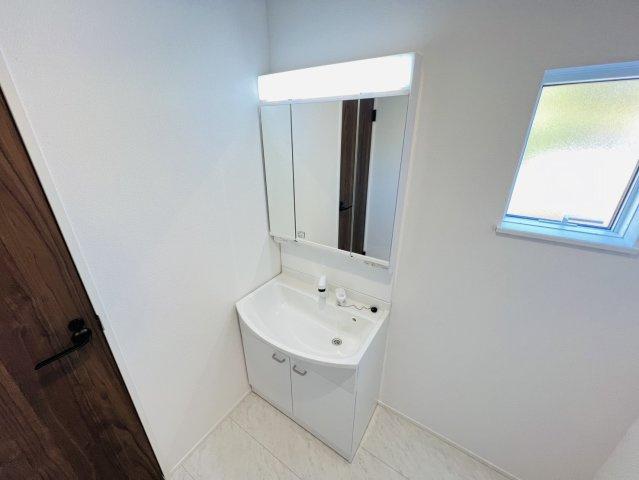 高浜市屋敷町２丁目5-22『仲介手数料無料』新築戸建ての独立洗面台