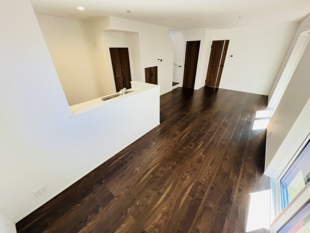 高浜市屋敷町２丁目5-22『仲介手数料無料』新築戸建ての居間・リビング