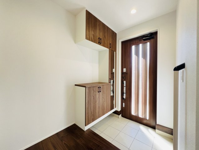 高浜市屋敷町２丁目5-22『仲介手数料無料』新築戸建ての玄関