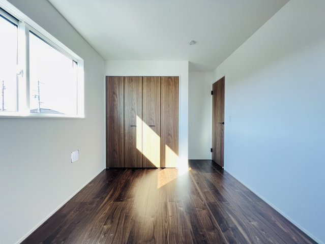 高浜市屋敷町２丁目5-22『仲介手数料無料』新築戸建ての洋室